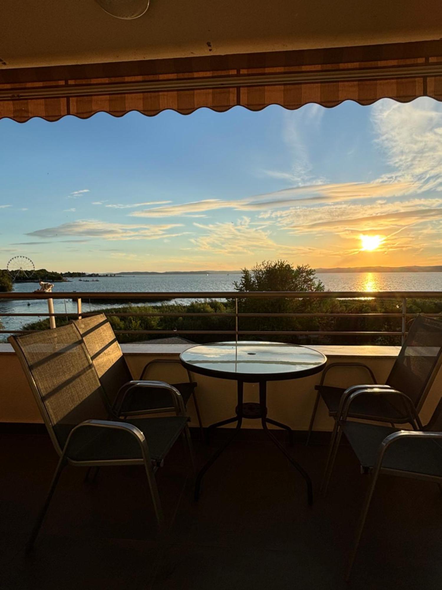 Club218 The Sunset - Wellness Apartment Siófok Eksteriør bilde